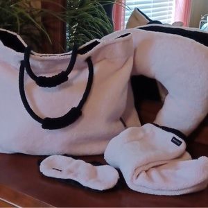 Mary Kay 4 Piece Plush Pink Pampering Set